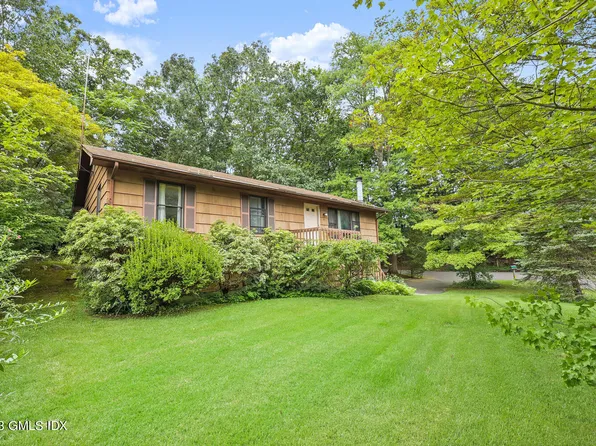 44 Angelus Dr, Greenwich, CT 06831