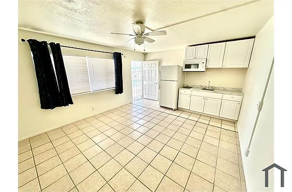 Photo 2 of 9 - 11330 Palm Dr #2 - Desert Hot Springs, CA Building Photo - 11330 Palm Dr #2