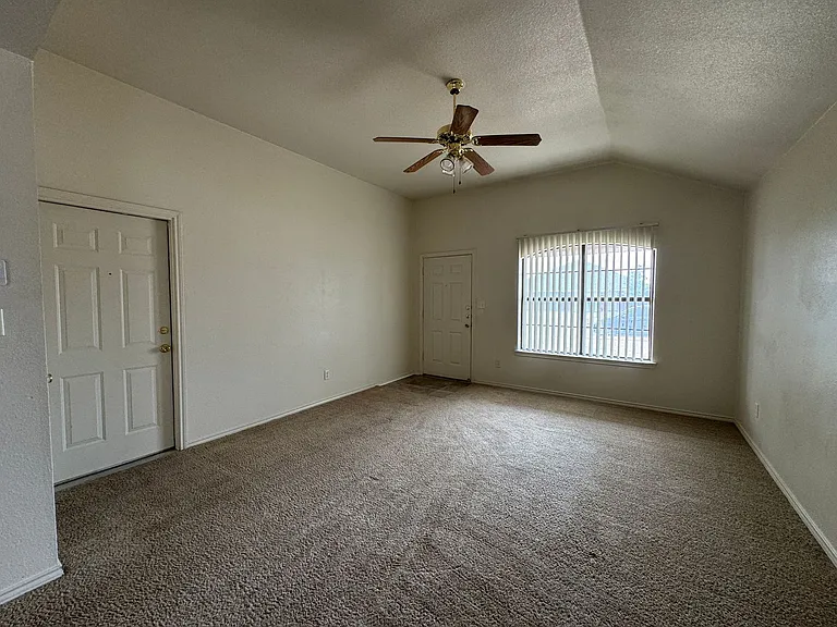 5005 John David Dr — Photo 3