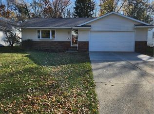 4660 W Farnhurst Rd, South Euclid, OH 44121