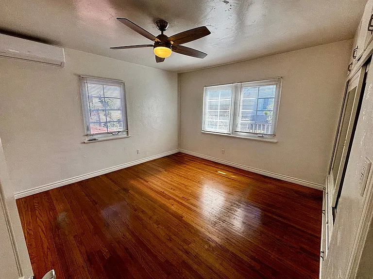 Large 2 bed 1 bath with private outdoor patio- Bankers Hill — Photo 17