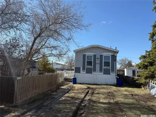 710 1st AVENUE W, Kindersley, SK S0L 1S0