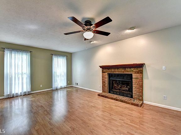 4th image of 1974 Tanglewood Dr