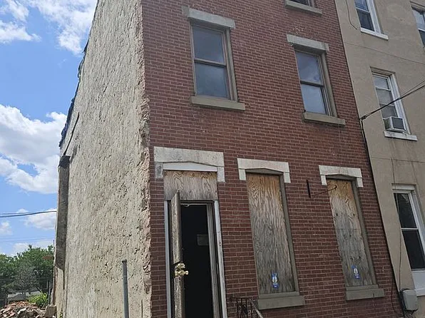 2038 N Lambert St, Philadelphia, PA 19121