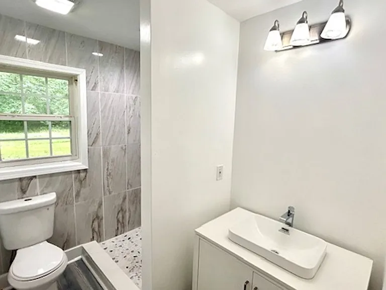 135 Haywood Valley Rd — Photo 10