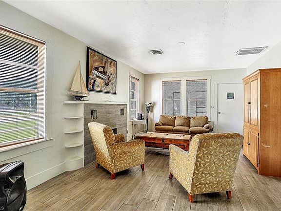 5th image of 2066 Franklin St