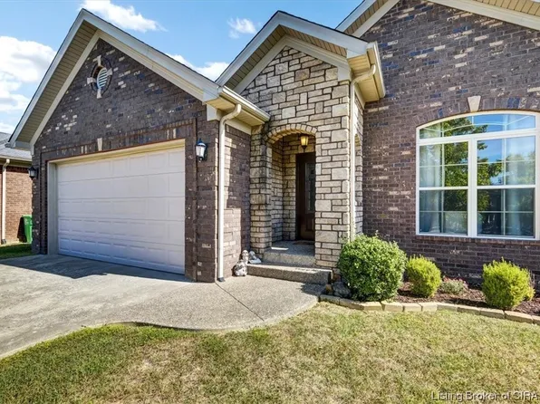 11525 Forest Hill Circle, Sellersburg, IN 47172