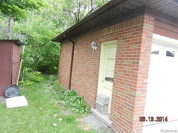 5th image of 23470 Sussex Ave