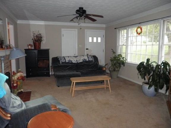 3rd image of 2210 Wood Ave