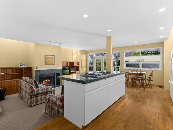 4367 W 15th Ave, Vancouver, BC V6R 3A9