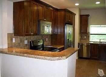 4th image of 513 Water Oak Ln Unit E