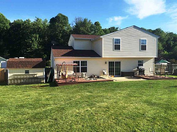 4th image of 917 E Meadowlands Dr