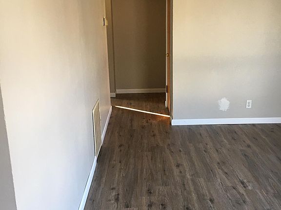 5th image of 320 Brackleigh Ln