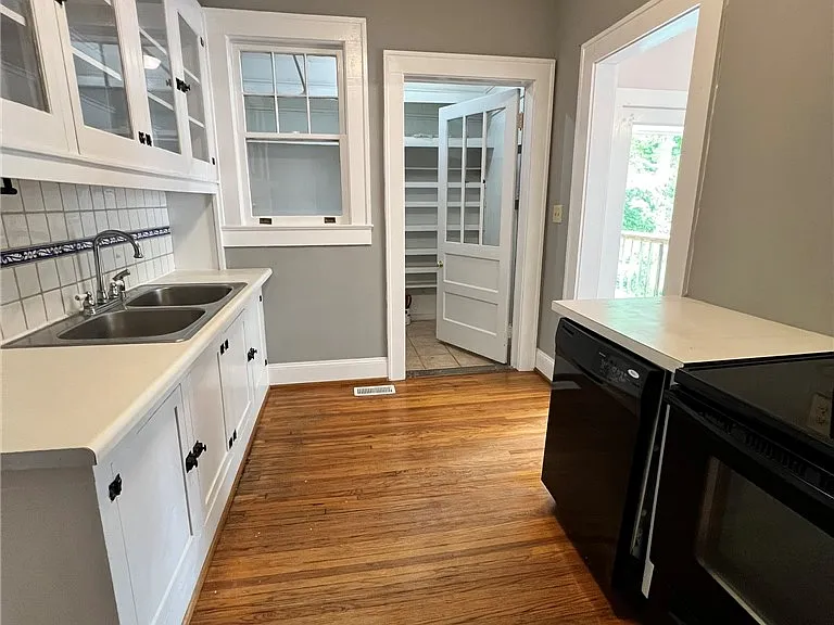 514 Creswell Ave — Photo 3