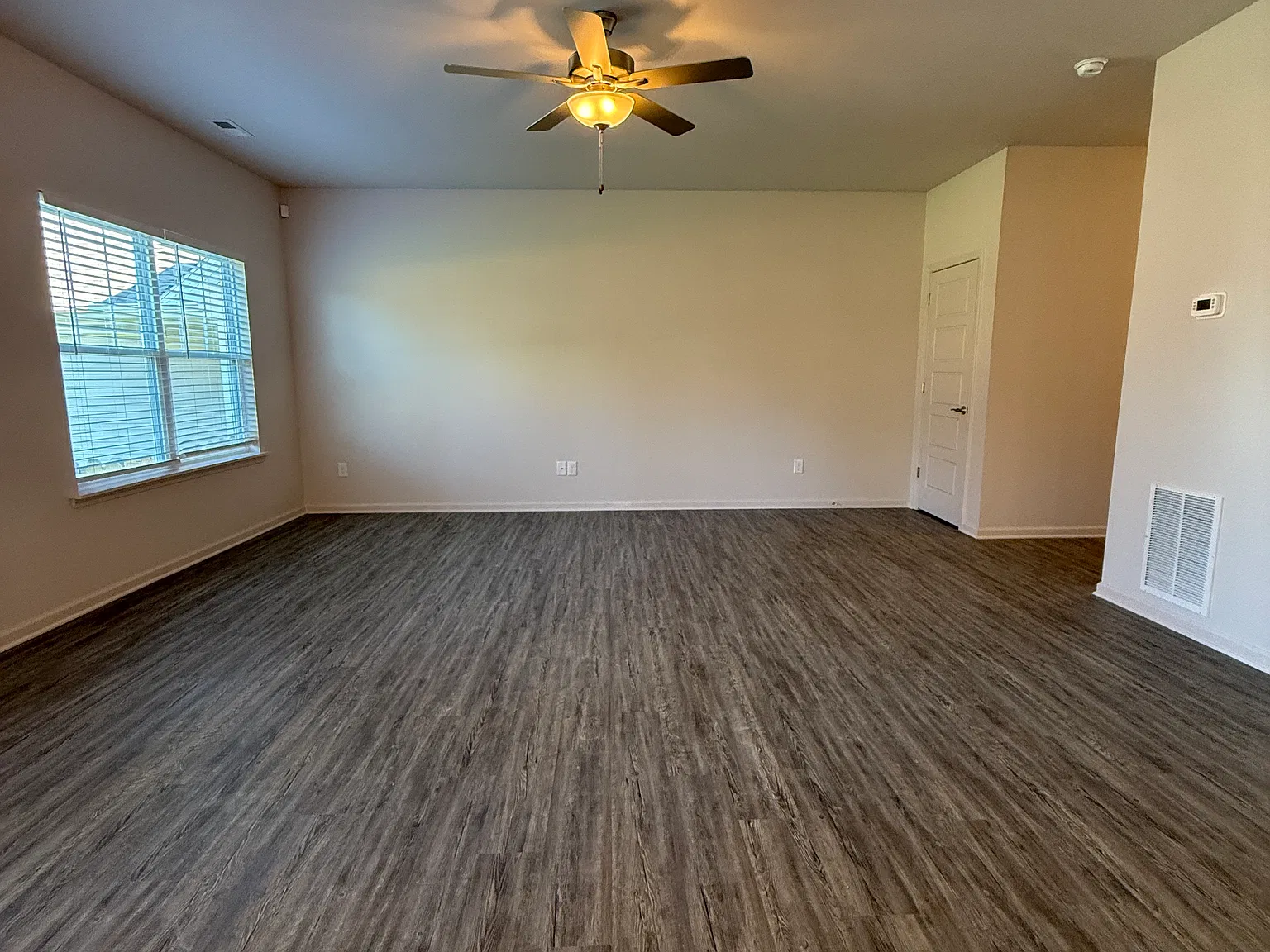 3 bed, 2.5 bath, 100 sqft, $2,595 — Photo 4
