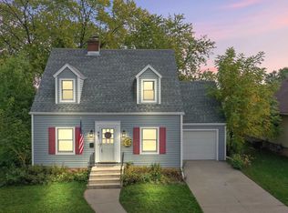 647 De Pere St, Menasha, WI 54952