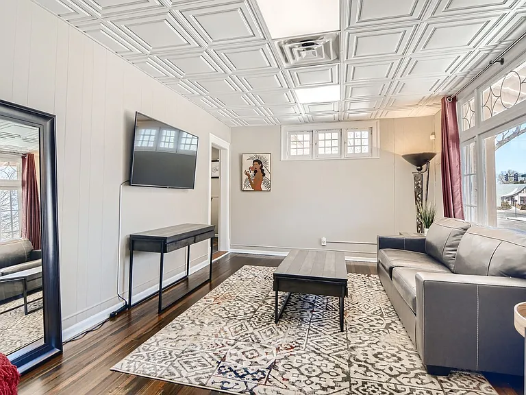 1207 Court St — Photo 7
