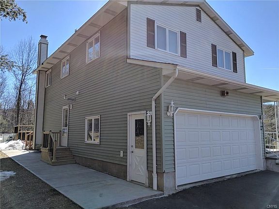 2nd image of 26 Russet Bush Ln