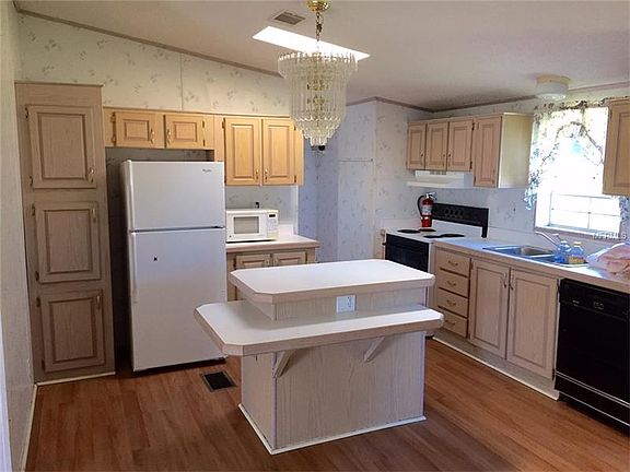 5th image of 325 Cesara Estates Dr