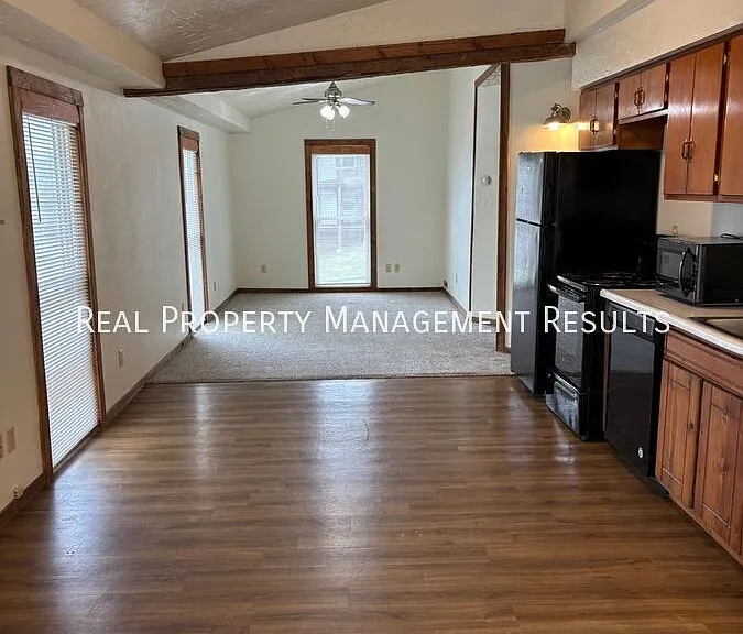 409 S Bosse Ave #B — Photo 4