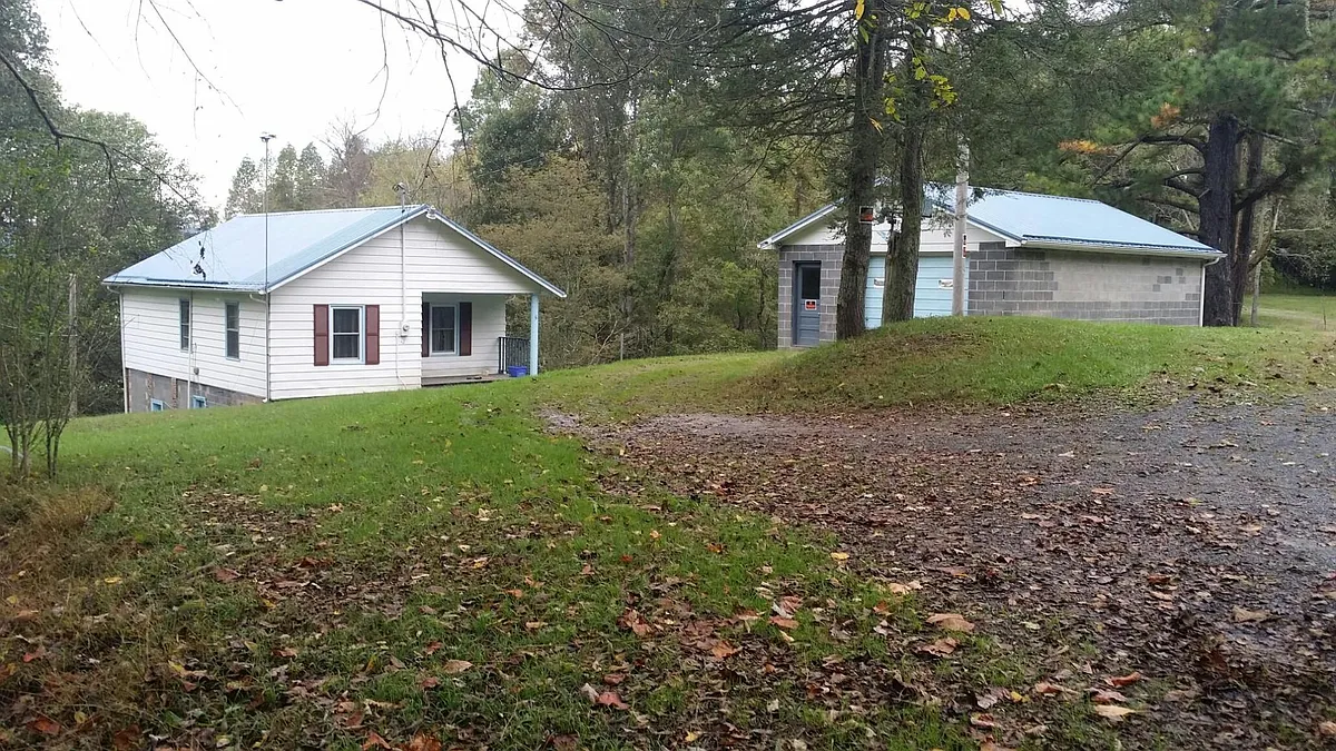 House and garage on good sized lot - 181 Newberry Rdg