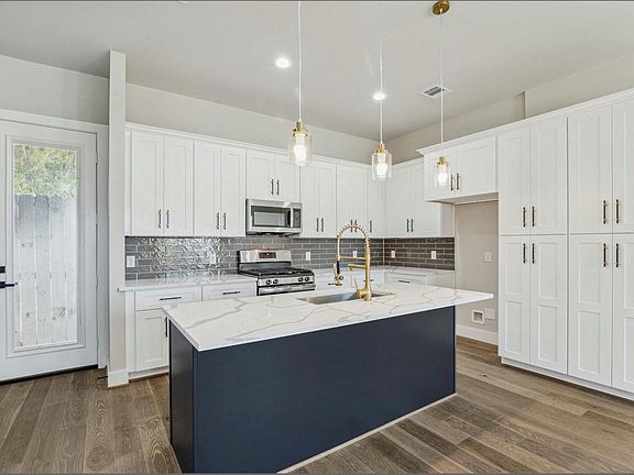 4th image of 5821 Mansfield Heights Ln