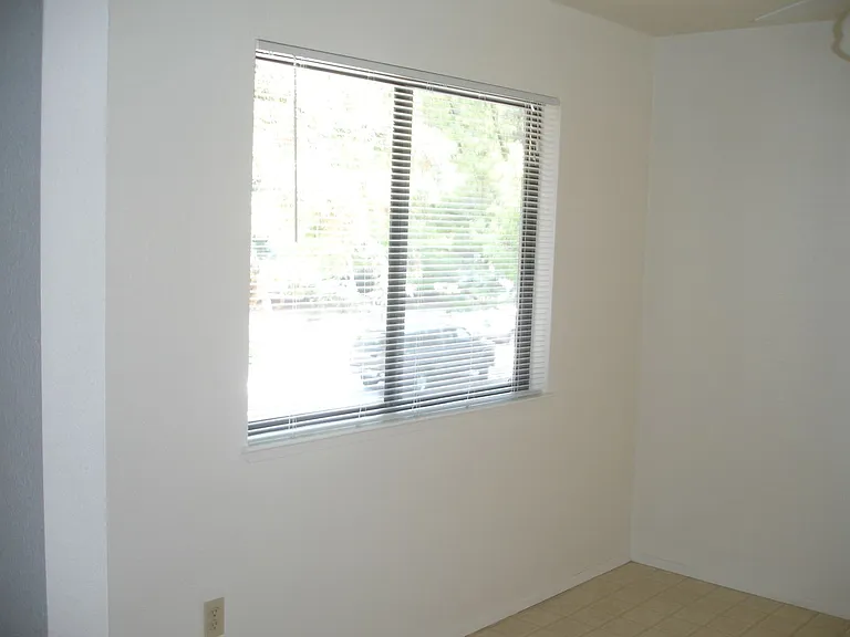 2 Lorayne Ct — Photo 10