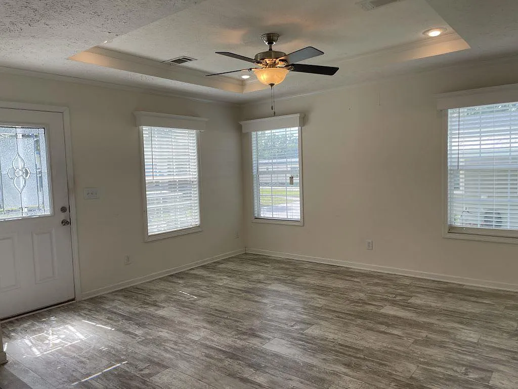 3 bed, 2.0 bath, 1179 sqft, $1,299 — Photo 4