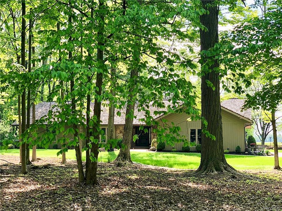 1st image of 381 Crag Burn Dr