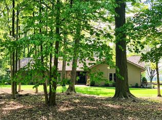 381 Crag Burn Dr, East Aurora, NY 14052