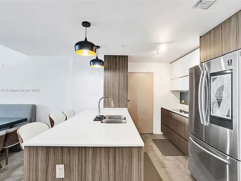 600 NE 27th St #1502 — Photo 2
