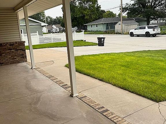 2nd image of 330 W Elm Ave