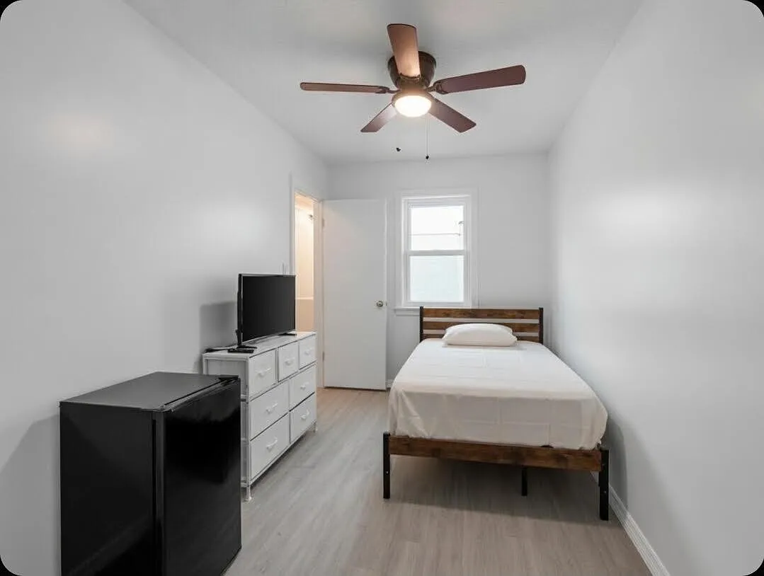 4 bed, 2.0 bath, 1300 sqft, $936 — Photo 1