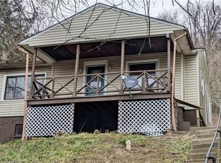 30 Oak St, Bridgeport, OH 43912