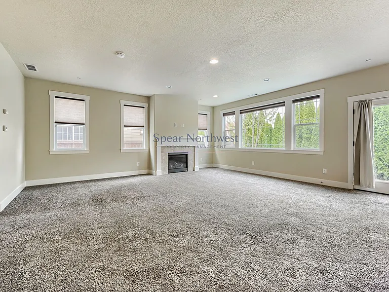 552 NE 77th Ave — Photo 5