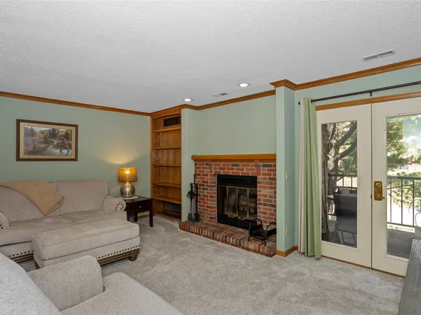 4910 Pleasant St Unit 14, West Des Moines, IA 50266