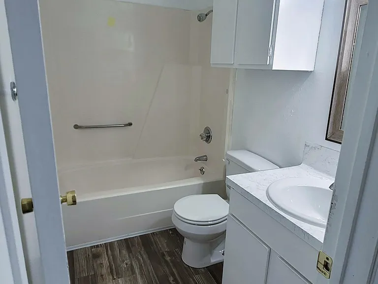 Brenham Park Apartments — Photo 7