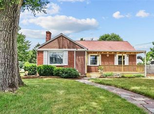 2 Pinecrest Dr, Pawtucket, RI 02861