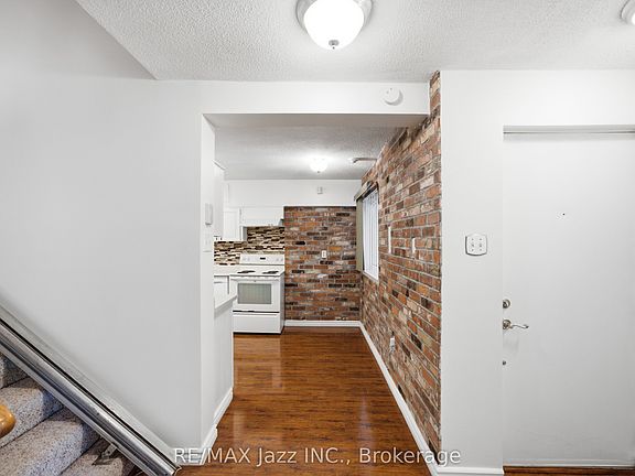 5th image of 120 Ling Rd #38
