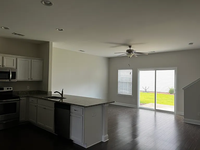 205 Regis Way — Photo 3