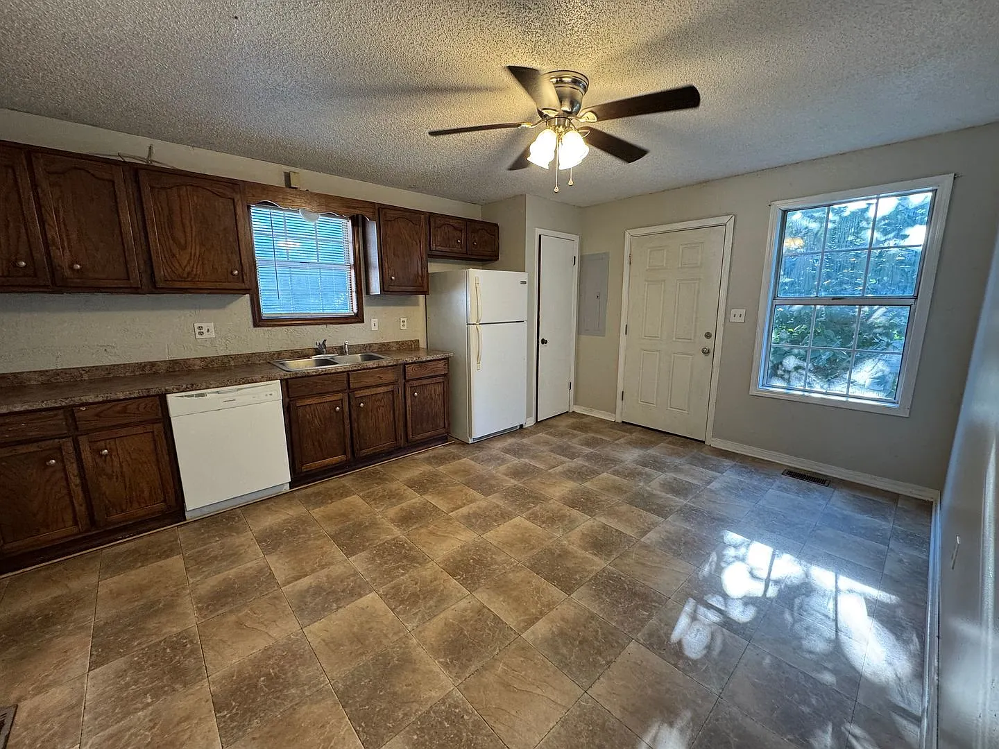 Charming Brick Home with Back Deck! — Photo 4