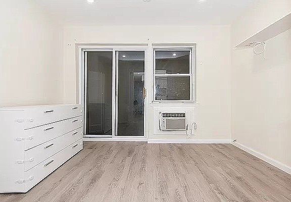 4th image of 26-27 28th St #2B