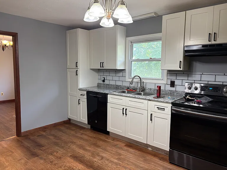 1406 Valley View Dr — Photo 4
