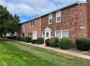 24640 Clareshire Dr #2-F, North Olmsted, OH 44070
