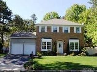 5 Vinyard Way, Coram, NY 11727