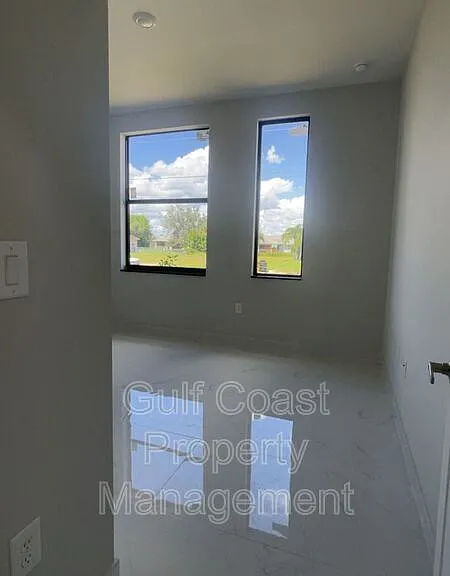 1114 NW 22nd Ter — Photo 11