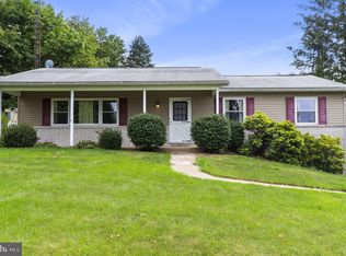 4 Buckingham Dr, Chambersburg, PA 17201