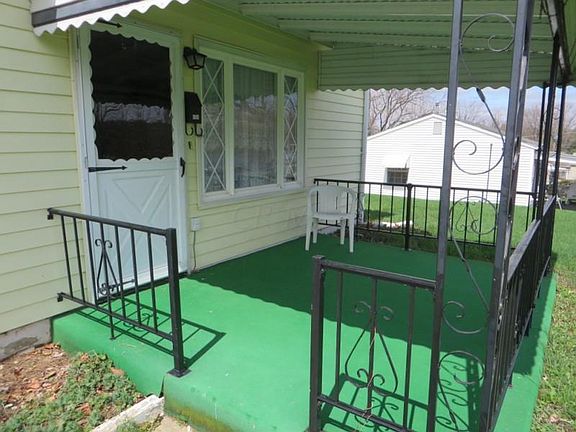 4th image of 659 N Shoshone Dr