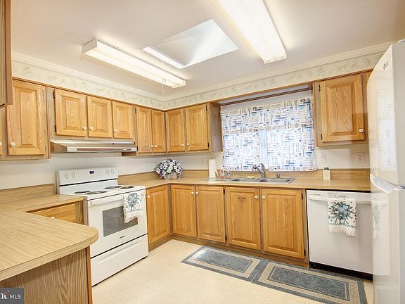 4th image of 48 Park Ln