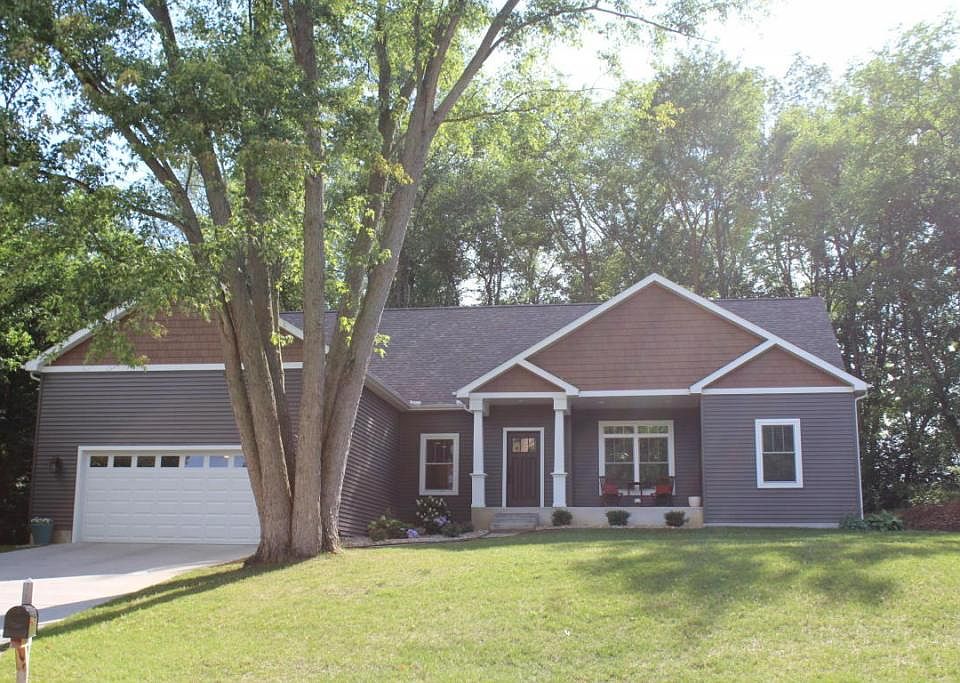 1st image of 815 Ottawa Ct